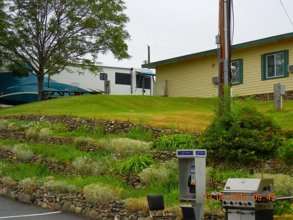 Pleasant View Motel Summerland Exterior foto